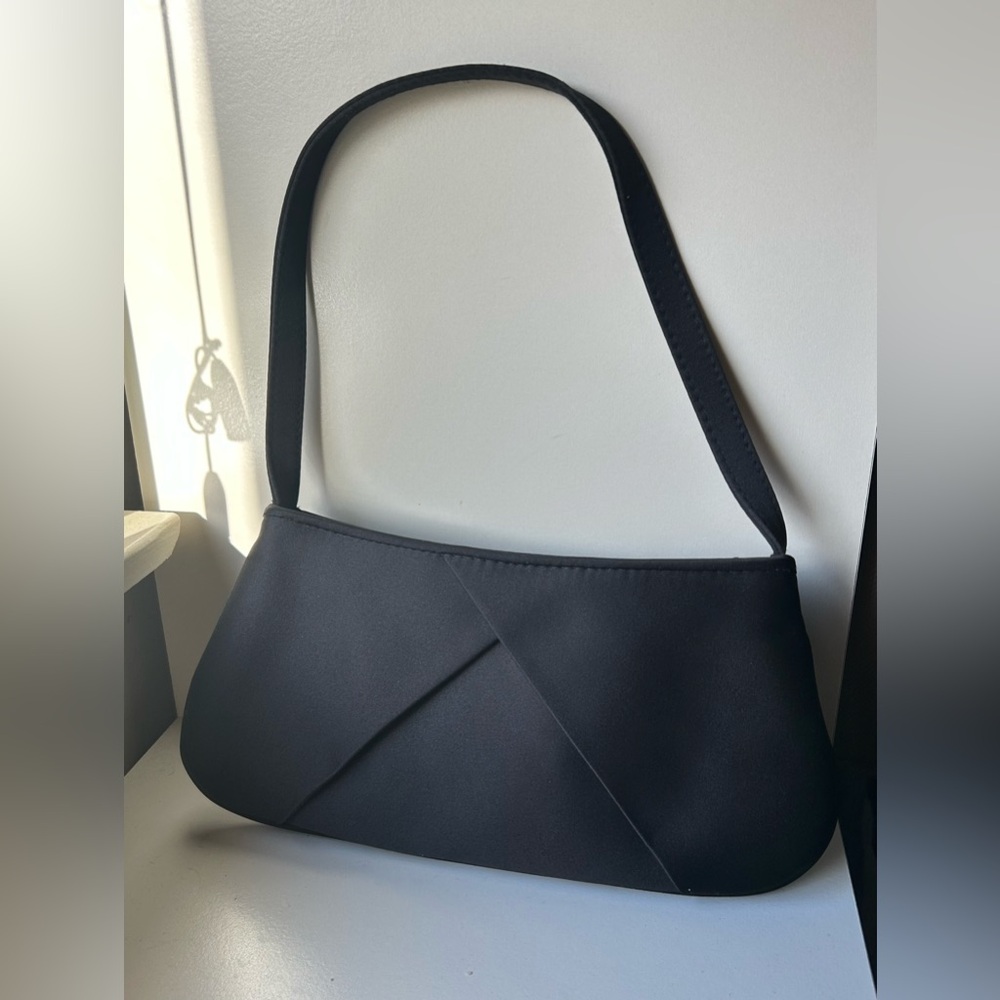 Classic Black Shoulder Bag - Sleek Evening Handbag